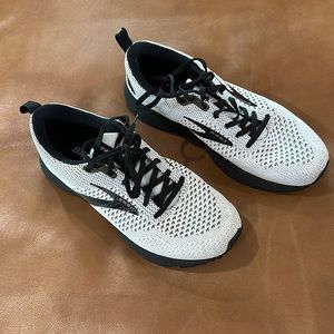 Like new Brooks Revel 4 running shoes